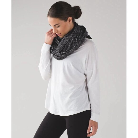 Lululemon Vinyasa Wrap Scarf Running Luon Suited Jacquard Black White Athleisure - Picture 1 of 10